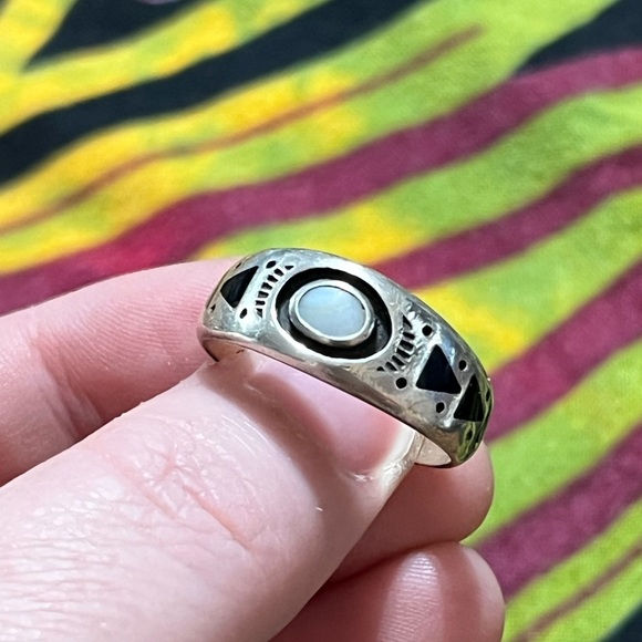 Vintage Jewelry - VTG First Nations Artist Signed Mother of Pearl Inlaid Sterling Silver Ring